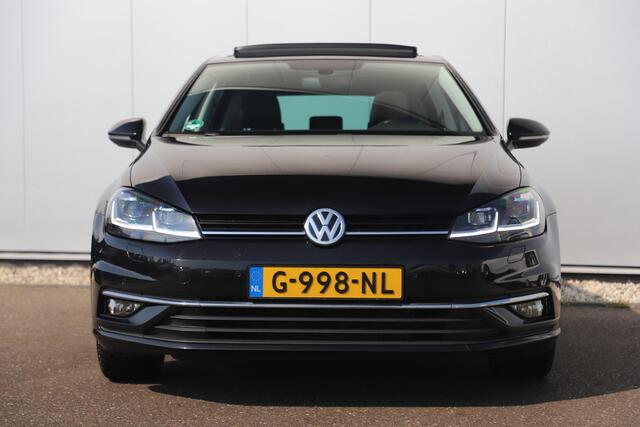 Volkswagen GOLF 1.5 TSI Highline 150PK DSG Automaat Trekhaak Panoramadak Keyless 17 inch LMV Stoelverwarming Achteruitrijcamera Radio Bluetooth Full LED ACC