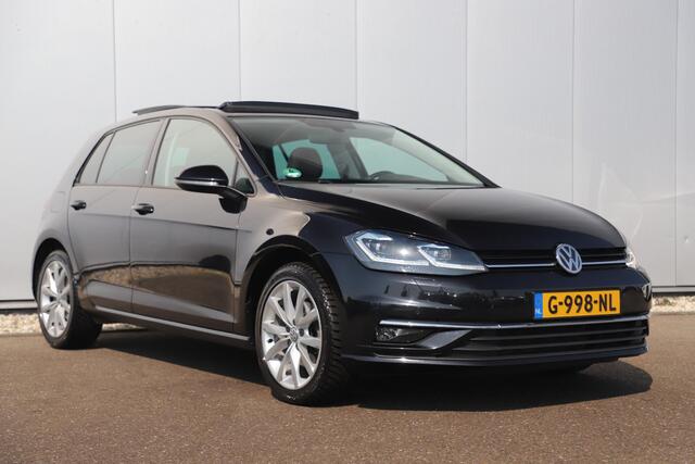 Volkswagen GOLF 1.5 TSI Highline 150PK DSG Automaat Trekhaak Panoramadak Keyless 17 inch LMV Stoelverwarming Achteruitrijcamera Radio Bluetooth Full LED ACC