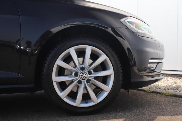 Volkswagen GOLF 1.5 TSI Highline 150PK DSG Automaat Trekhaak Panoramadak Keyless 17 inch LMV Stoelverwarming Achteruitrijcamera Radio Bluetooth Full LED ACC