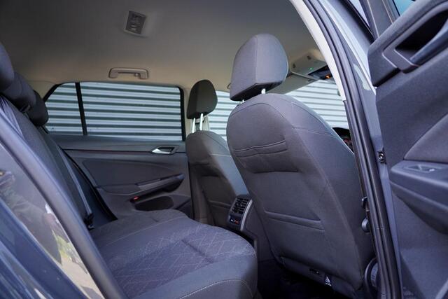 Volkswagen GOLF 1.5 TSI Style / Winterpack / Navi / Carplay / PDC