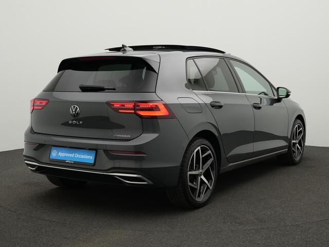 Volkswagen GOLF 1.4 204 pk DSG eHybrid Style | Panoramadak | Trekhaak | Geheugen-/massagestoel | IQ Light | Head-up display | Stuur-/stoelverwarming