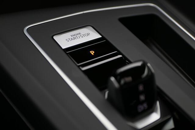 Volkswagen GOLF 1.4 204 pk DSG eHybrid Style | Panoramadak | Trekhaak | Geheugen-/massagestoel | IQ Light | Head-up display | Stuur-/stoelverwarming