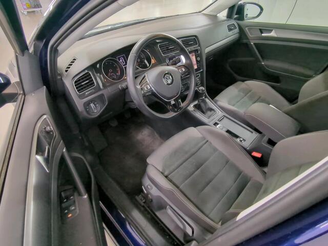 Volkswagen GOLF 1.5 TSI Comfortline Executive Navigatie / Spoertstoelen / Parkeersensoren / App-connect / Stoelverwarming