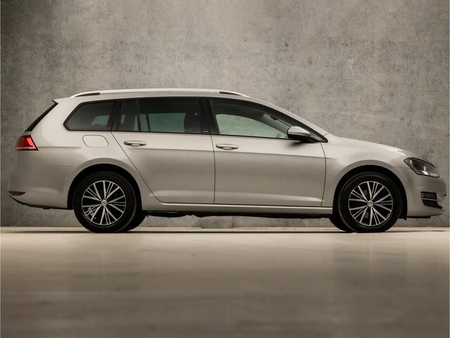 Volkswagen GOLF Variant 1.2 TSI Sportline Automaat (APPLE CARPLAY, NAVIGATIE, CLIMATE, STOELVERWARMING, GETINT GLAS, SPORTSTOELEN, CRUISE, PARKEERSENSOREN, LM VELGEN, NIEUWSTAAT)
