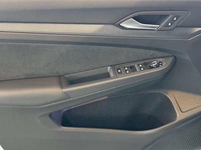 Volkswagen GOLF 1.5 eTSI R-Line / 18 inch lichtmetaal / Assistance Pakket / Matrix-ledkoplampen / Verwarmbare voorstoelen