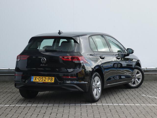 Volkswagen GOLF 1.0 TSI Life | Navigatie | Camera | Stoel- en Stuurverwarming | Carplay & Android auto | Sfeerverlichting | Adaptive Cruise |