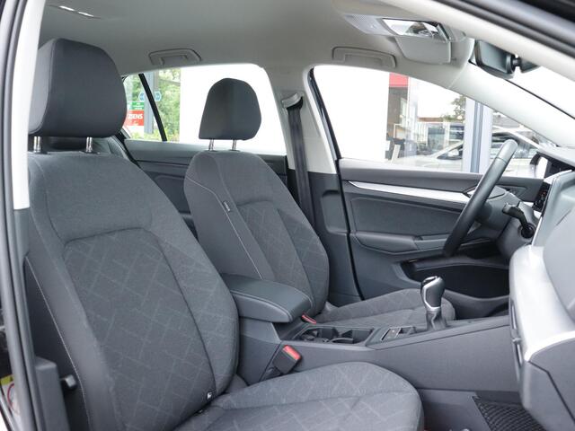 Volkswagen GOLF 1.0 TSI Life | Navigatie | Camera | Stoel- en Stuurverwarming | Carplay & Android auto | Sfeerverlichting | Adaptive Cruise |