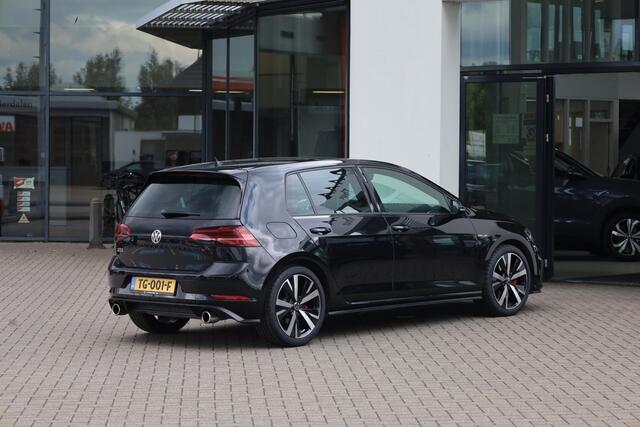 Volkswagen GOLF 2.0 TSI GTI Performance 230PK / 169kW DSG, 2e eigenaar door ons onderhouden, 18" LMV, panoramadak, leder / alcantara clark bekleding, privacy glas, groolicht assistent, adaptieve cruise control (acc), elektrisch verstel-, verwarm- en inklapbare buitenspie