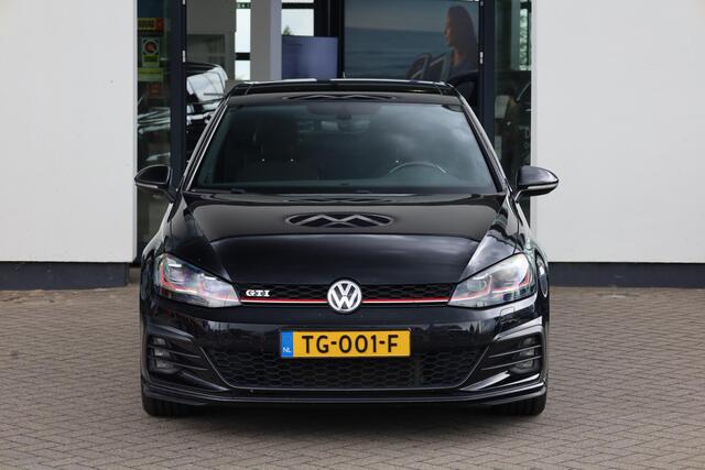 Volkswagen GOLF 2.0 TSI GTI Performance 230PK / 169kW DSG, 2e eigenaar door ons onderhouden, 18" LMV, panoramadak, leder / alcantara clark bekleding, privacy glas, groolicht assistent, adaptieve cruise control (acc), elektrisch verstel-, verwarm- en inklapbare buitenspie