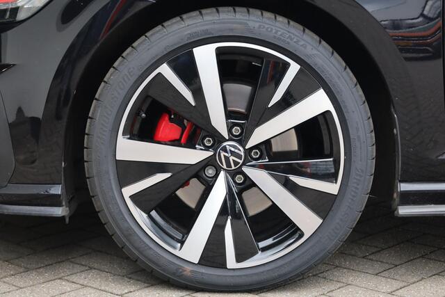 Volkswagen GOLF 2.0 TSI GTI Performance 230PK / 169kW DSG, 2e eigenaar door ons onderhouden, 18" LMV, panoramadak, leder / alcantara clark bekleding, privacy glas, groolicht assistent, adaptieve cruise control (acc), elektrisch verstel-, verwarm- en inklapbare buitenspie