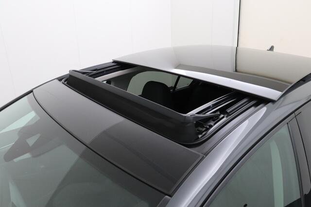 Volkswagen GOLF 1.5 Aut. eTSI Style Pano-dak Memory Dodehoek Stoelverwa.+Stuur