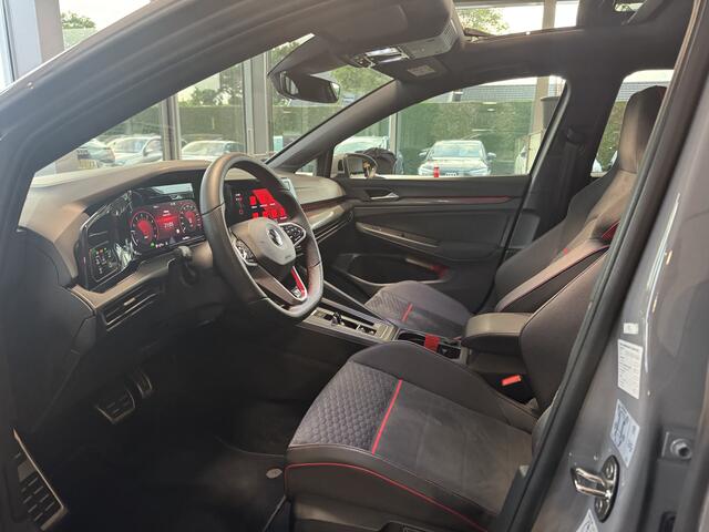 Volkswagen GOLF 2.0 TSI GTI Clubsport / Panoramadak / Camera / Head-up / 19'' / IQ Lights / Keyless / Dodehoek / DAB / Stoelverwarming / ACC