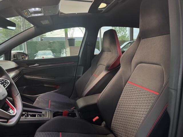 Volkswagen GOLF 2.0 TSI GTI Clubsport / Panoramadak / Camera / Head-up / 19'' / IQ Lights / Keyless / Dodehoek / DAB / Stoelverwarming / ACC