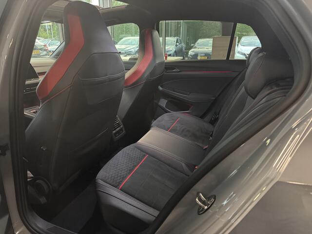 Volkswagen GOLF 2.0 TSI GTI Clubsport / Panoramadak / Camera / Head-up / 19'' / IQ Lights / Keyless / Dodehoek / DAB / Stoelverwarming / ACC