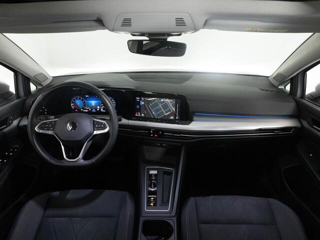 Volkswagen GOLF Variant 1.0 eTSI Life DSG | LED | Panoramadak | Camera | Stoel & stuur verwarming | Navigatie | Side assist |