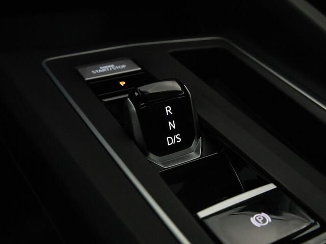 Volkswagen GOLF Variant 1.0 eTSI Life DSG | LED | Panoramadak | Camera | Stoel & stuur verwarming | Navigatie | Side assist |