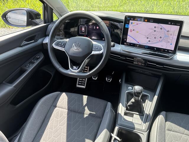Volkswagen GOLF 1.5 TSI LIFE BUSINSS VIRTUAL/NAVI/TREKHAAK