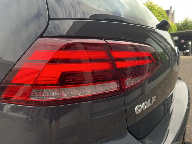 Volkswagen GOLF 1.0 TSI Trendline Trekhaak, LM Velgen, Airco.