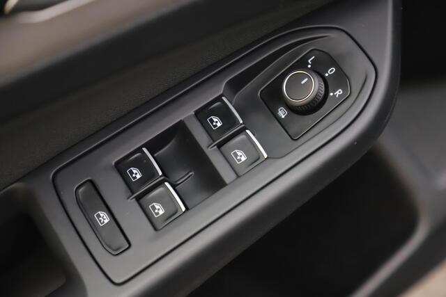 Volkswagen GOLF 2.0 TDI Style 150PK Automaat Virtual Cockpit Sfeerverlichting Navigatie Adaptive Cruise 18 inch R Line Velgen Carplay Android PDC