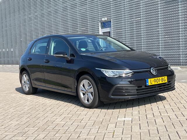 Volkswagen GOLF 1.5 TSI Life / Navigatie / App connect / Trekhaak / Camera / Parkeersensoren V+A /