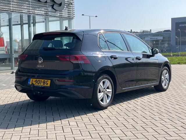 Volkswagen GOLF 1.5 TSI Life / Navigatie / App connect / Trekhaak / Camera / Parkeersensoren V+A /