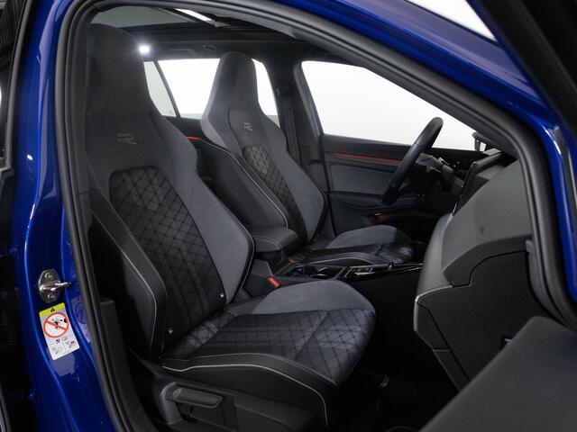 Volkswagen GOLF Variant R-Line 1.5 eTSI 130 PK DSG | Panoramadak | LED Matrix IQ | Navigatie | Travel Assist | Stoel & Stuurwiel verwarming |
