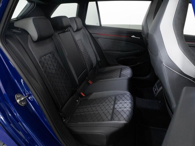 Volkswagen GOLF Variant R-Line 1.5 eTSI 130 PK DSG | Panoramadak | LED Matrix IQ | Navigatie | Travel Assist | Stoel & Stuurwiel verwarming |