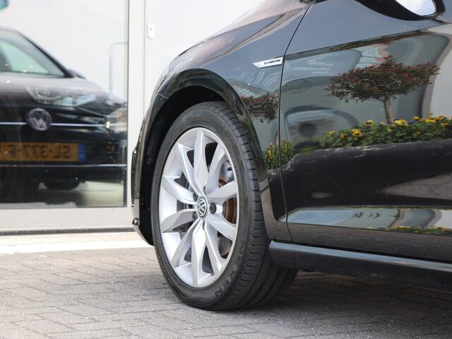Volkswagen GOLF Variant 1.5 TSI 131 pk Highline | Navigatie | Trekhaak | Climatronic | App Connect | Camera | Adaptive Cruise | Stoelverwarming | Digital Cockpit |
