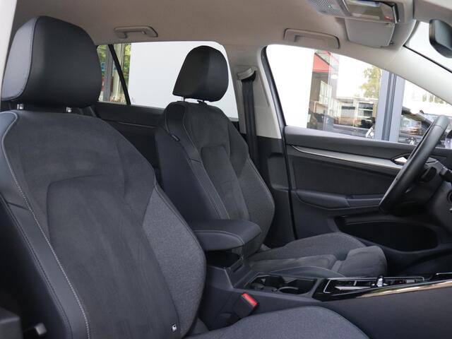 Volkswagen GOLF 1.5 eTSI Life Edition 8.5 | LED Plus | 360 Camera | Dodehoekdetectie | ErgoActive | Stoel- en Stuurverwarming | Travel Assist |