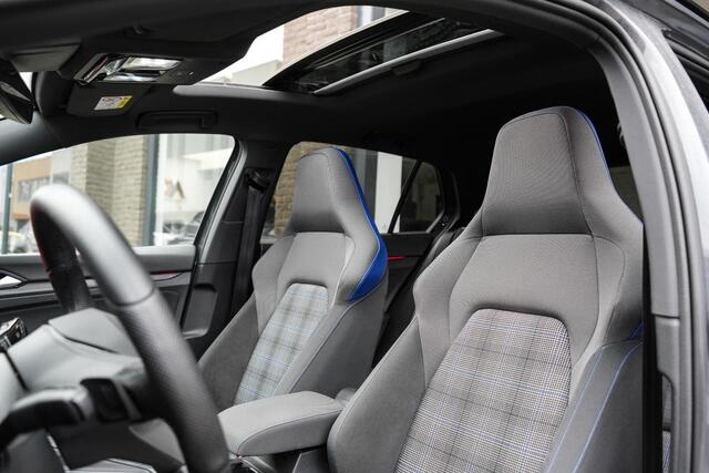 Volkswagen GOLF 1.4 eHybrid GTE | PANO | CAMERA | IQ | SFEER