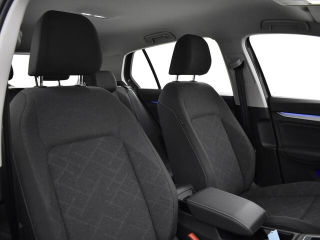 Volkswagen GOLF 1.0 eTsi 110pk DSG Life · Apple/Android Car Play · Navi · P-Sensoren · Sfeerverlichting · 16'' Inch · Garantie t/m 26-10-2026 of 100.000km