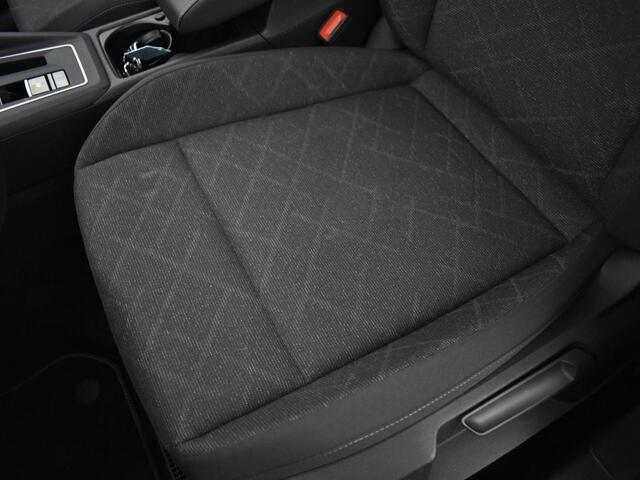 Volkswagen GOLF 1.0 eTsi 110pk DSG Life · Apple/Android Car Play · Navi · P-Sensoren · Sfeerverlichting · 16'' Inch · Garantie t/m 26-10-2026 of 100.000km