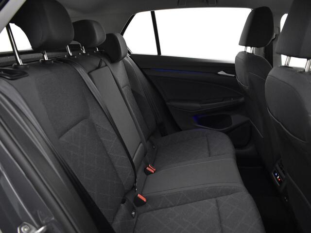 Volkswagen GOLF 1.0 eTsi 110pk DSG Life · Apple/Android Car Play · Navi · P-Sensoren · Sfeerverlichting · 16'' Inch · Garantie t/m 26-10-2026 of 100.000km