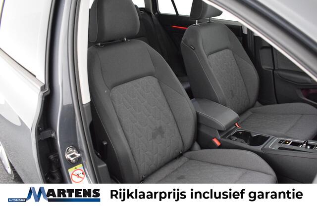 Volkswagen GOLF Variant 8.5 1.5 eTSI 150pk DSG Life Edition Panoramadak Trekhaak Camera Navigatie