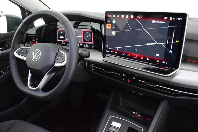 Volkswagen GOLF Variant 8.5 1.5 eTSI 150pk DSG Life Edition Panoramadak Trekhaak Camera Navigatie