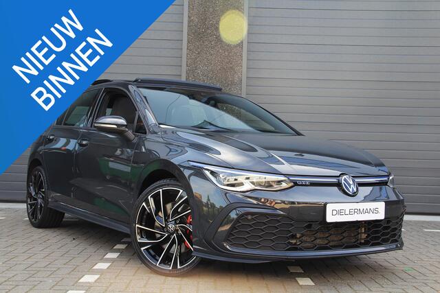 Volkswagen GOLF 1.4 eHybrid GTE 2022 | Elektrische trekhaak | Panorama dak | IQ Lights | 19' Adelaides | Achteruitrijcamera | Vol!