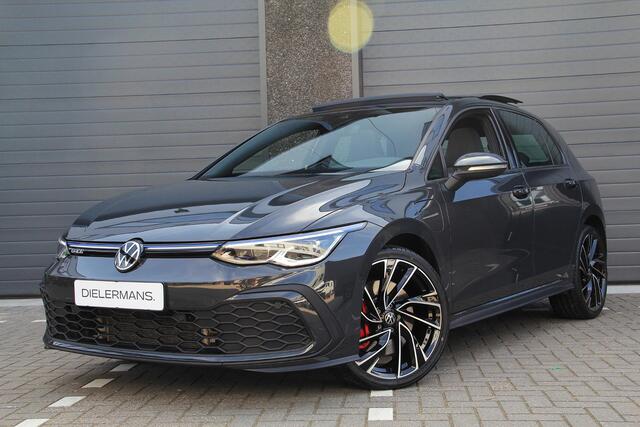 Volkswagen GOLF 1.4 eHybrid GTE 2022 | Elektrische trekhaak | Panorama dak | IQ Lights | 19' Adelaides | Achteruitrijcamera | Vol!