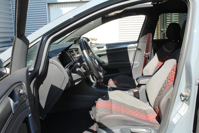 Volkswagen GOLF 2.0 TSI GTI TCR 290pk DSG7 Panoramadak Clima Cruise Navi Camera DynAudio Keyless Zwarte 19"LMV