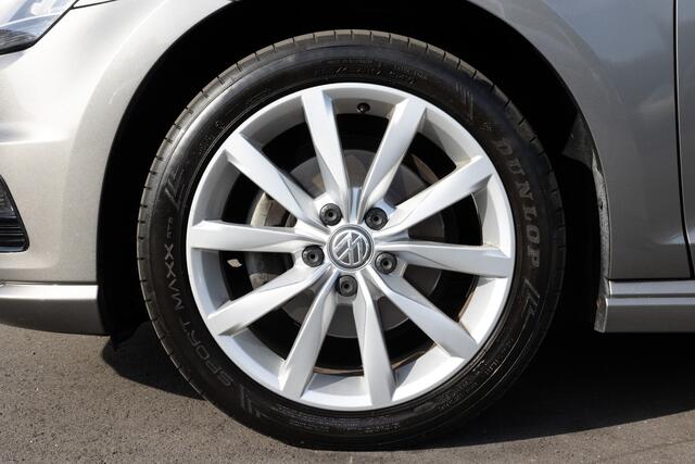 Volkswagen GOLF 1.4 TSI | R-LINE | PANO | CAMERA | NL-AUTO | SPORTSTOELEN | NAVI