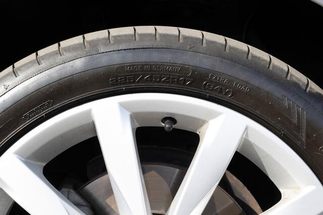Volkswagen GOLF 1.4 TSI | R-LINE | PANO | CAMERA | NL-AUTO | SPORTSTOELEN | NAVI