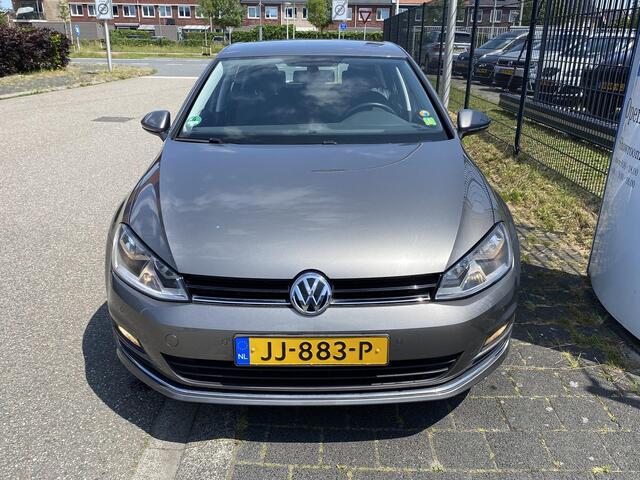 Volkswagen GOLF 1.4 TSi DSG7-automaat Highline met o.a. wegkl. trekhaak, parkeersensoren, sportstoelen, clima, etc.