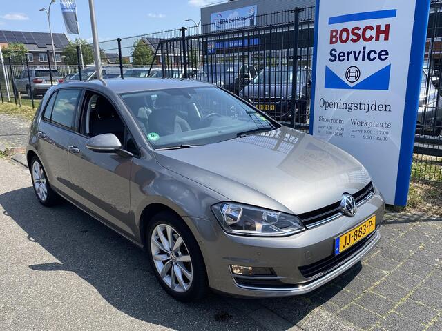 Volkswagen GOLF 1.4 TSi DSG7-automaat Highline met o.a. wegkl. trekhaak, parkeersensoren, sportstoelen, clima, etc.