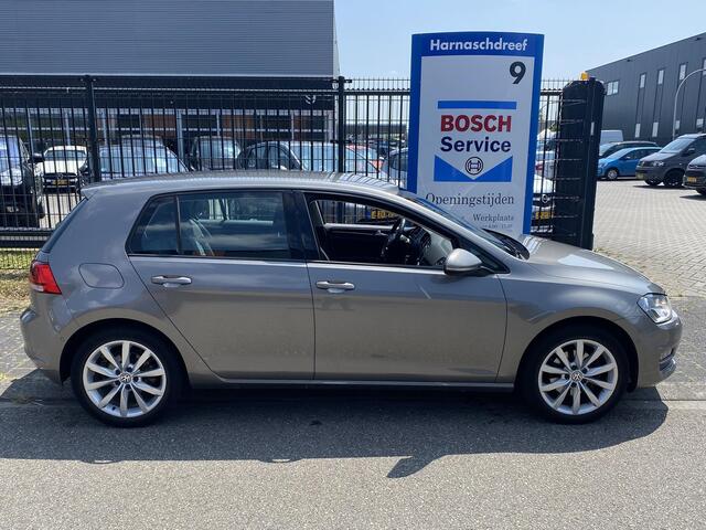 Volkswagen GOLF 1.4 TSi DSG7-automaat Highline met o.a. wegkl. trekhaak, parkeersensoren, sportstoelen, clima, etc.