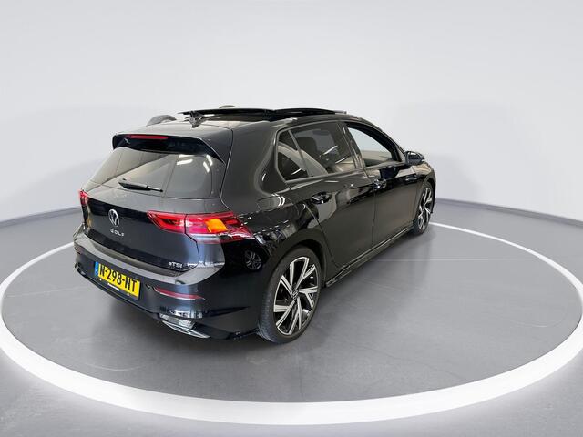 Volkswagen GOLF 1.5 eTSI 150pk DSG R-Line Business · Panoramadak · Apple/Android Car Play · Navi · P-Sensoren · Sfeerverlichting · 18'' Inch ·
