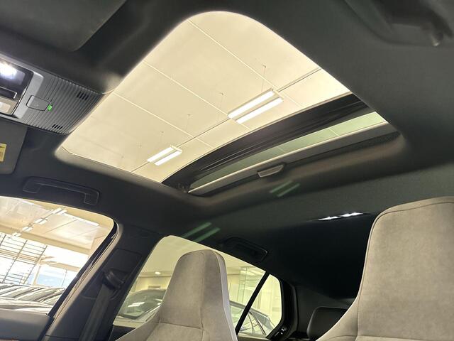 Volkswagen GOLF 1.5 eTSI 150pk DSG R-Line Business · Panoramadak · Apple/Android Car Play · Navi · P-Sensoren · Sfeerverlichting · 18'' Inch ·