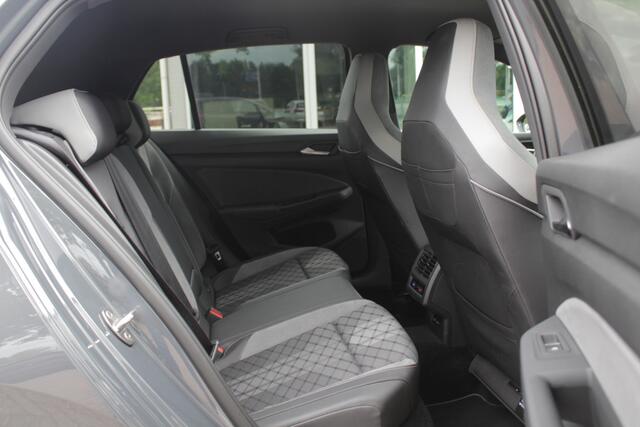 Volkswagen GOLF 1.5 eTSI R-Line / Panoramadak / Camera / Matrix LED / 18'' / Navigatie / DAB / ACC / Stoelverwarming