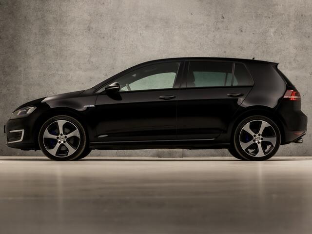 Volkswagen GOLF 1.4 TSI GTE Sport 204Pk Automaat (APPLE CARPLAY, NAVIGATIE, CLIMATE, LEDEREN SPORTSTOELEN, PARKEERSENSOREN, GETINT GLAS, CRUISE, NIEUWE APK, NIEUWSTAAT)