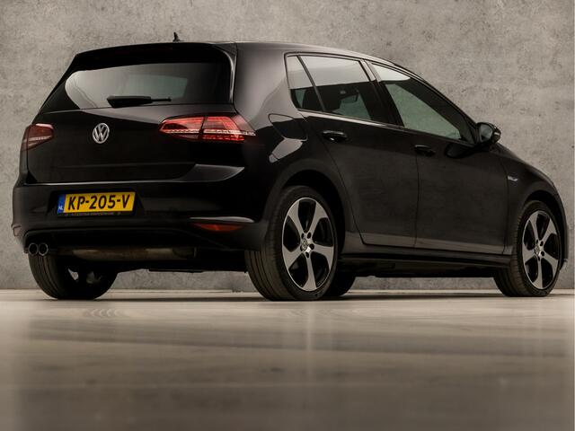 Volkswagen GOLF 1.4 TSI GTE Sport 204Pk Automaat (APPLE CARPLAY, NAVIGATIE, CLIMATE, LEDEREN SPORTSTOELEN, PARKEERSENSOREN, GETINT GLAS, CRUISE, NIEUWE APK, NIEUWSTAAT)