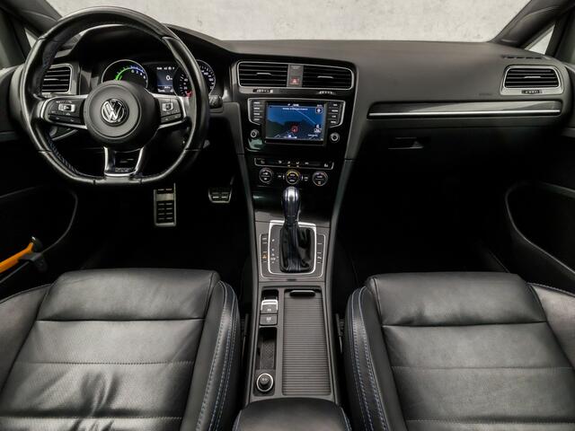 Volkswagen GOLF 1.4 TSI GTE Sport 204Pk Automaat (APPLE CARPLAY, NAVIGATIE, CLIMATE, LEDEREN SPORTSTOELEN, PARKEERSENSOREN, GETINT GLAS, CRUISE, NIEUWE APK, NIEUWSTAAT)