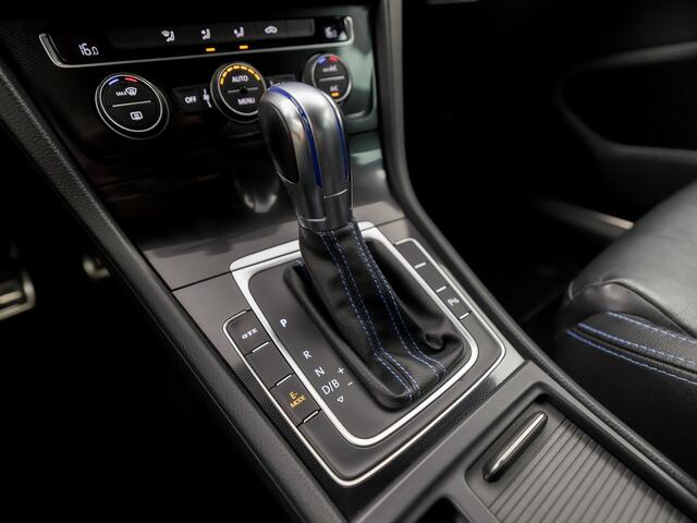 Volkswagen GOLF 1.4 TSI GTE Sport 204Pk Automaat (APPLE CARPLAY, NAVIGATIE, CLIMATE, LEDEREN SPORTSTOELEN, PARKEERSENSOREN, GETINT GLAS, CRUISE, NIEUWE APK, NIEUWSTAAT)
